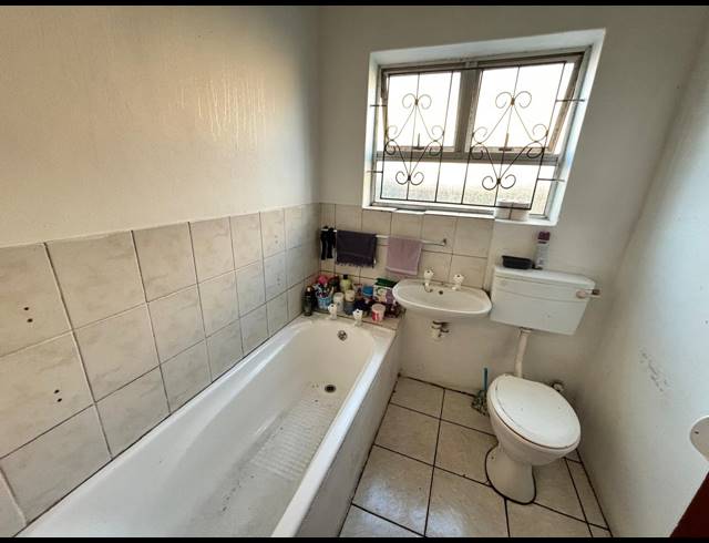 2 BEDROOM FREEHOLD FOR SALE IN PHILIPPI